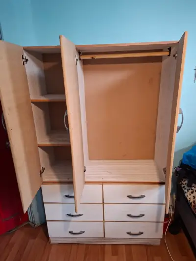 Ropero de madera con espejo y cajones - miniatura 2