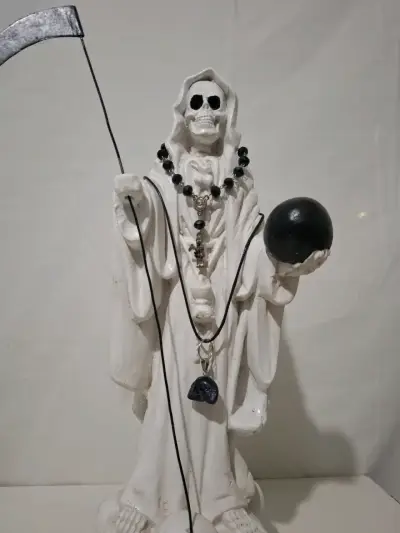 Estatua de Santa Muerte Blanca con Guadaña - miniatura 5
