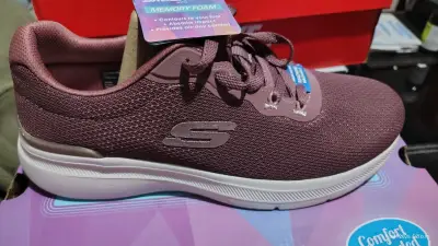 Zapatillas Nike negras y rosadas para mujer - miniatura 3