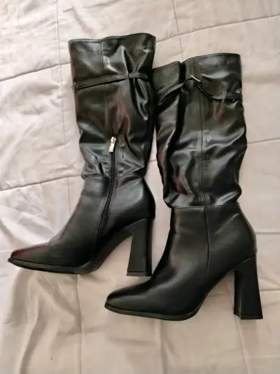 Botas negras de cuero con tacón alto - miniatura 2