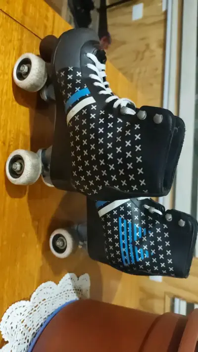 Patines de cuatro ruedas negros (Soy Luna)Talla 38 - miniatura 1