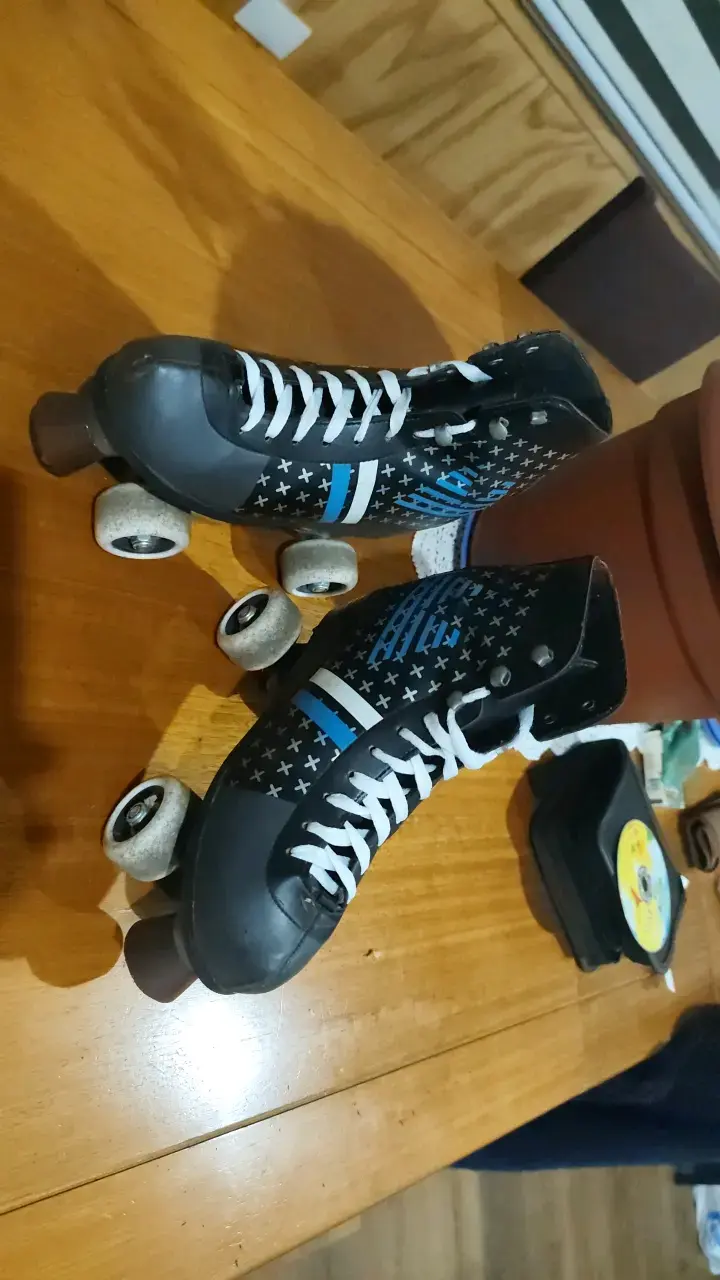 Patines de cuatro ruedas negros (Soy Luna)Talla 38 - 2