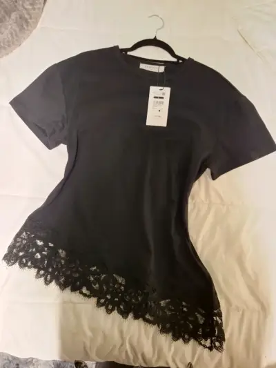 Polera "oversize" L  negra con encaje tipo vestido - miniatura 2