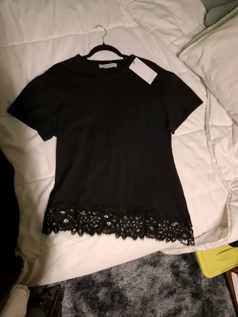 Polera "oversize" L  negra con encaje tipo vestido - 4