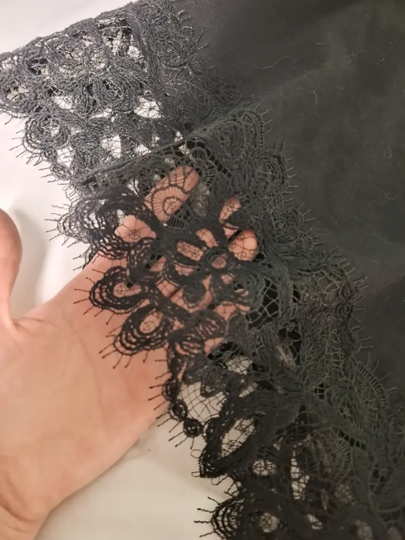 Polera "oversize" L  negra con encaje tipo vestido - 6