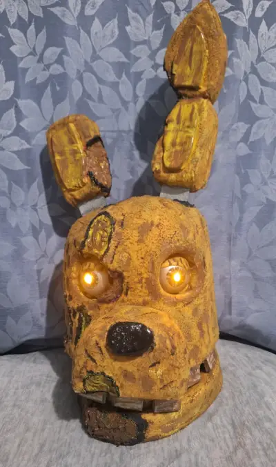 Springtrap con luz - miniatura 4
