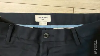 Pantalones Dockers azul marino para hombre - miniatura 2