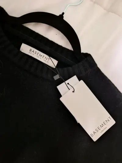 Suéter de 100% lana negro talla XS-S nuevo - miniatura 4