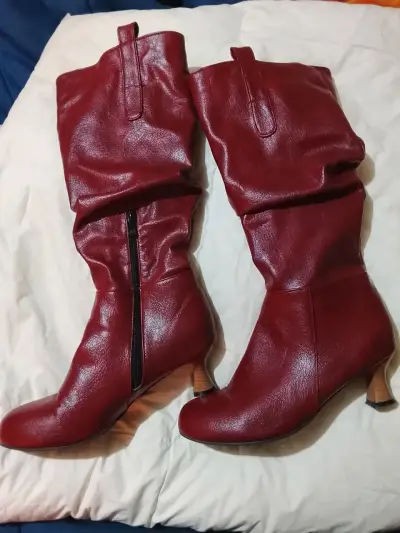 Botas de cuero rojas con tacón medio - miniatura 1