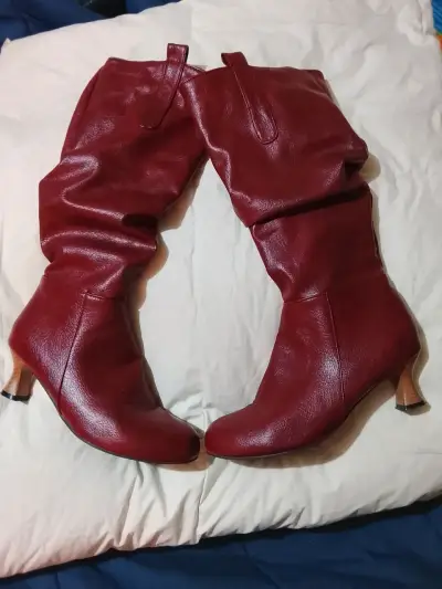 Botas de cuero rojas con tacón medio - miniatura 2