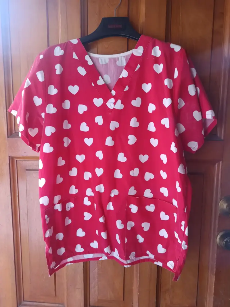 Conjunto de blusas médicas estampadas coloridas - 1