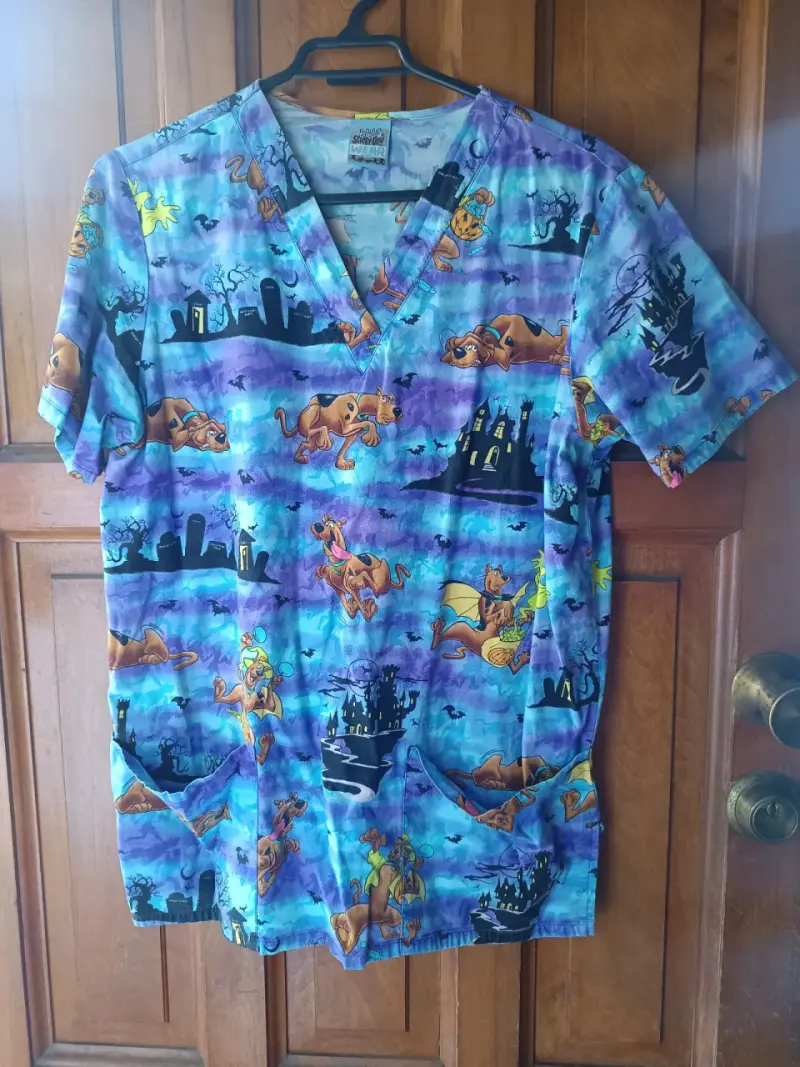 Conjunto de blusas médicas estampadas coloridas - 3