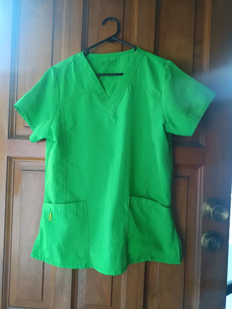 Conjunto de blusas médicas estampadas coloridas - 6