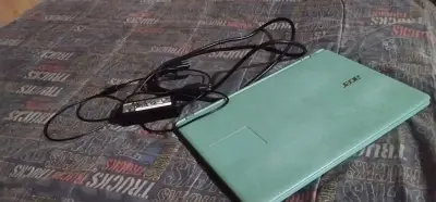 Notebook Acer Intel Pentium N3540 con cargador - miniatura 1
