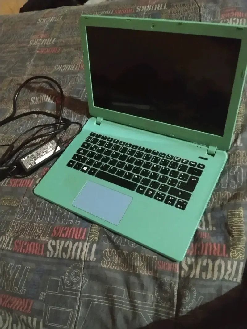 Notebook Acer Intel Pentium N3540 con cargador - 5