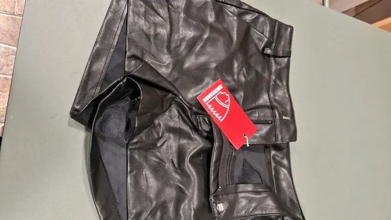 Shorts de cuero sintético negro Americano - 2