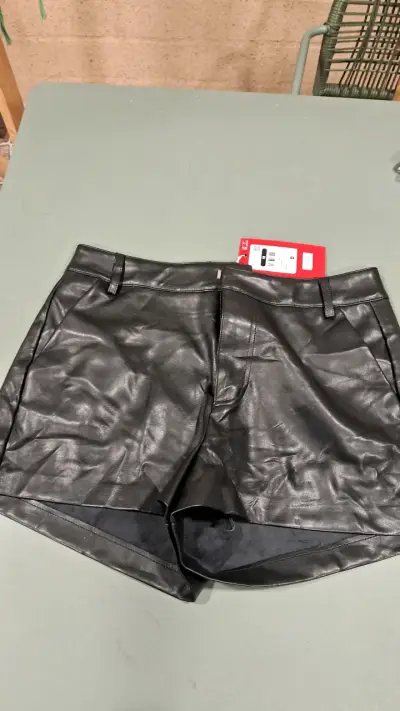 Shorts de cuero sintético negro Americano - miniatura 3