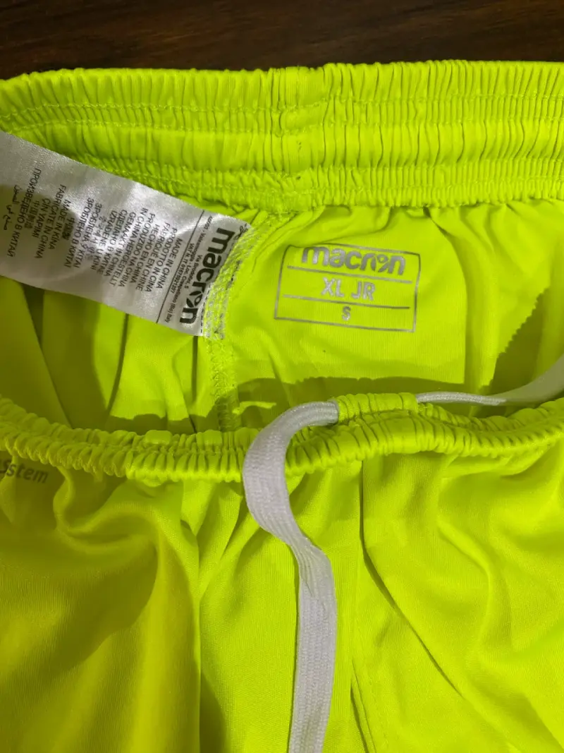 Short deportivo amarillo flúor para niño Macron - 2