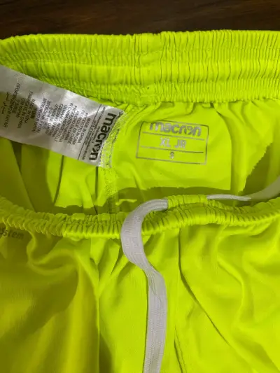 Short deportivo amarillo flúor para niño Macron - miniatura 2