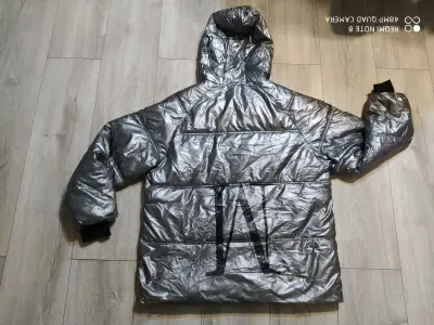Chaqueta plateada con capucha para invierno - miniatura 6