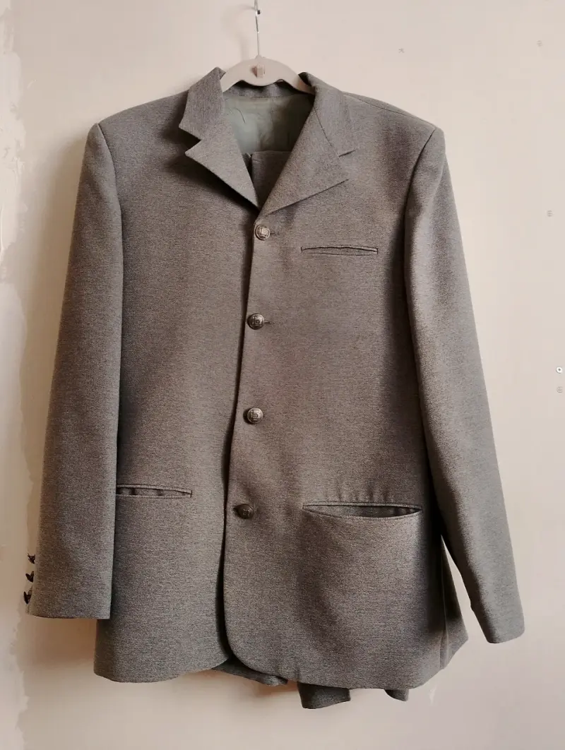 Traje gris para hombre Bozzini en buen estado - 3