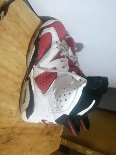 Zapatillas deportivas Nike Air rojas y blancas - miniatura 1