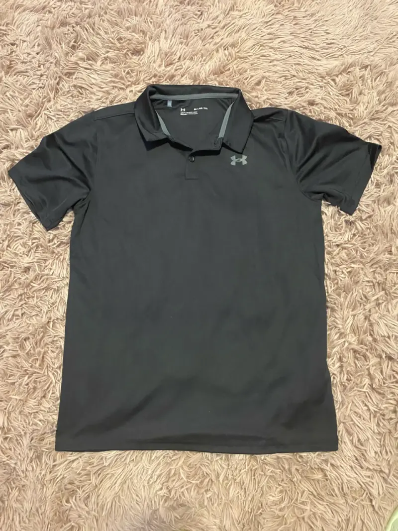 Polera Polo Negra Under Armour Talla XL junior - 1