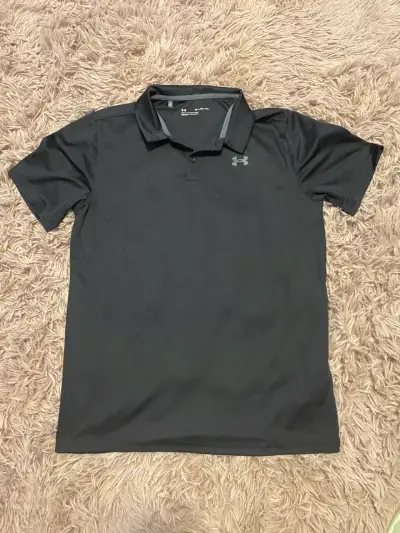 Polera Polo Negra Under Armour Talla XL junior - miniatura 1