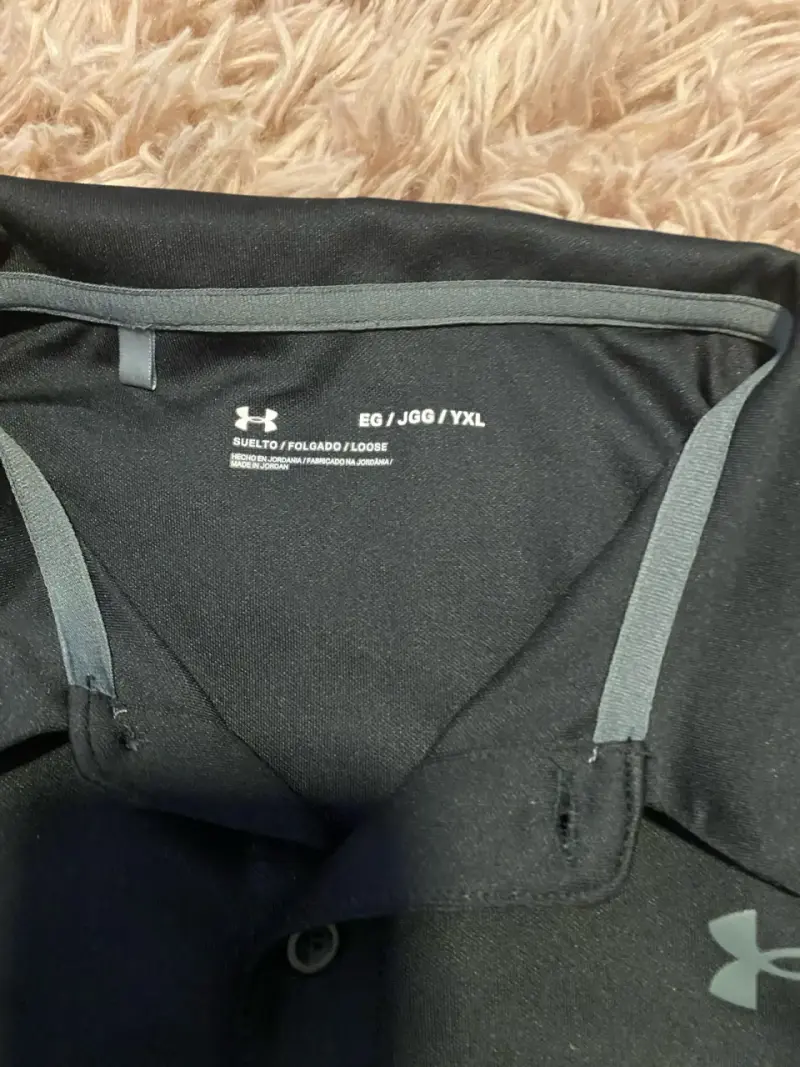 Polera Polo Negra Under Armour Talla XL junior - 2