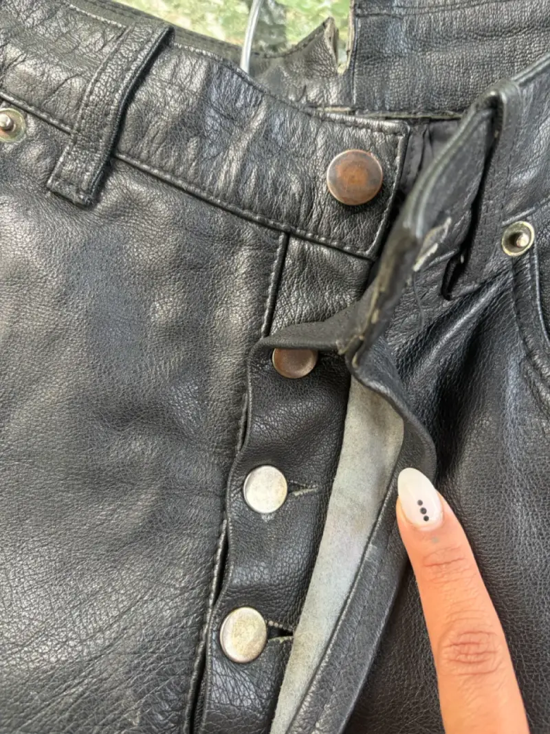 Pantalones de cuero negro de tiro alto - 2