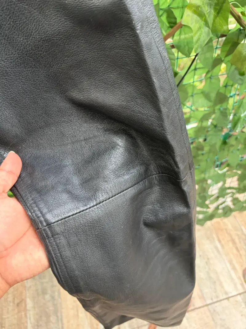 Pantalones de cuero negro de tiro alto - 4
