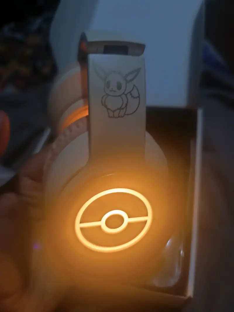 Audífonos Bluetooth Pokémon Eevee con Luz LED - 3