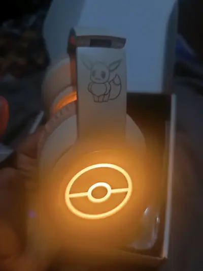Audífonos Bluetooth Pokémon Eevee con Luz LED - miniatura 3