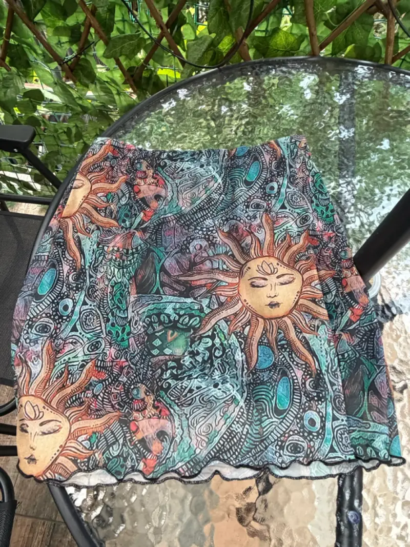 Falda corta estampada con diseño de sol - 2