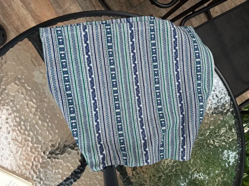 Falda corta con diseño étnico en tonos azules y verdes - 4