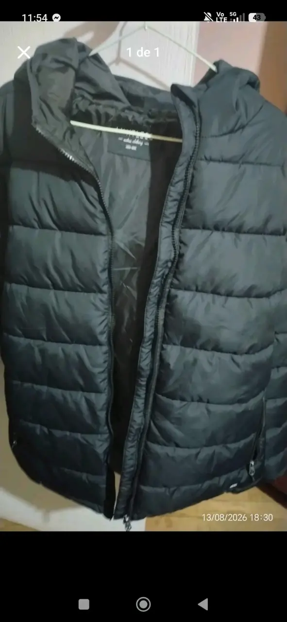 Chaqueta acolchado negro con capucha