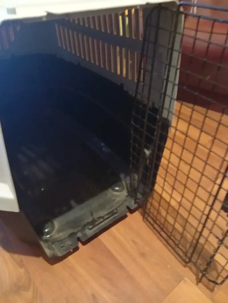 Transportadora de mascotas media con puerta metáli - 3