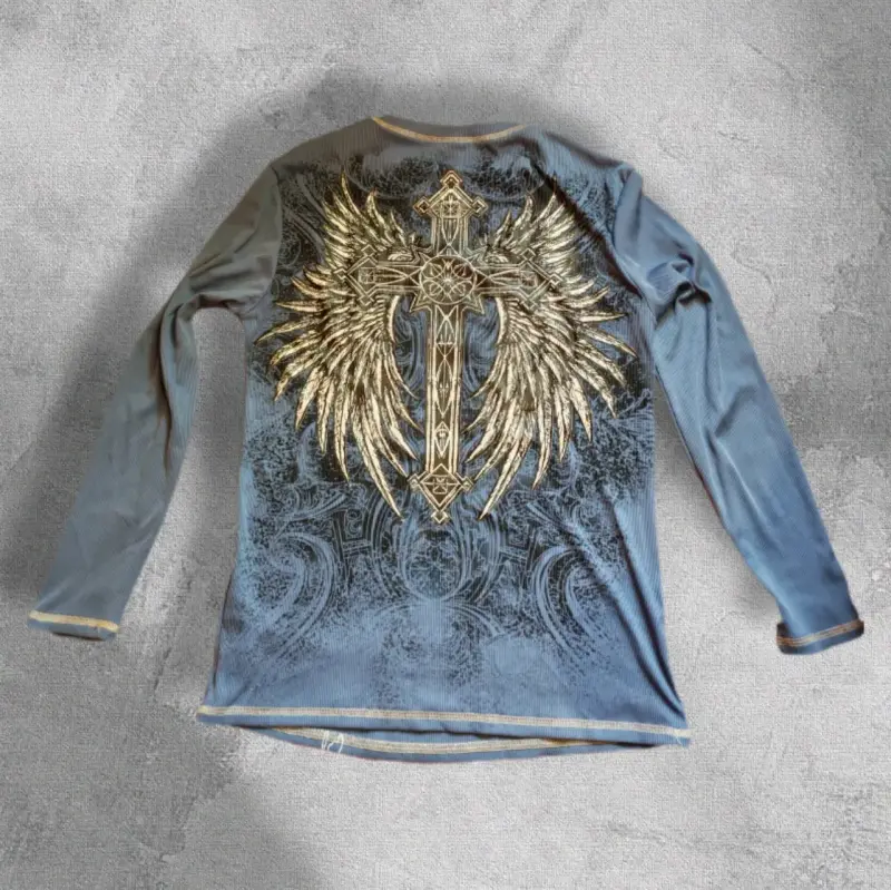 Polera manga larga con diseño de calavera y alas - 2