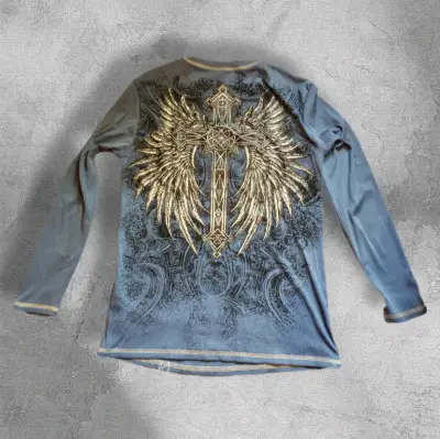 Polera manga larga con diseño de calavera y alas - miniatura 2
