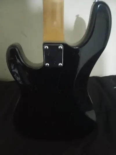 Bajo eléctrico negro tenson en buen estado - miniatura 2