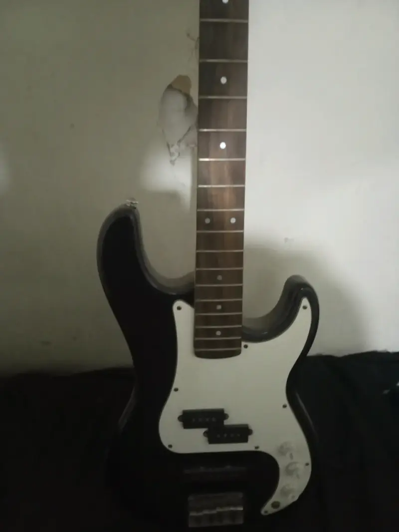Bajo eléctrico negro tenson en buen estado - 3