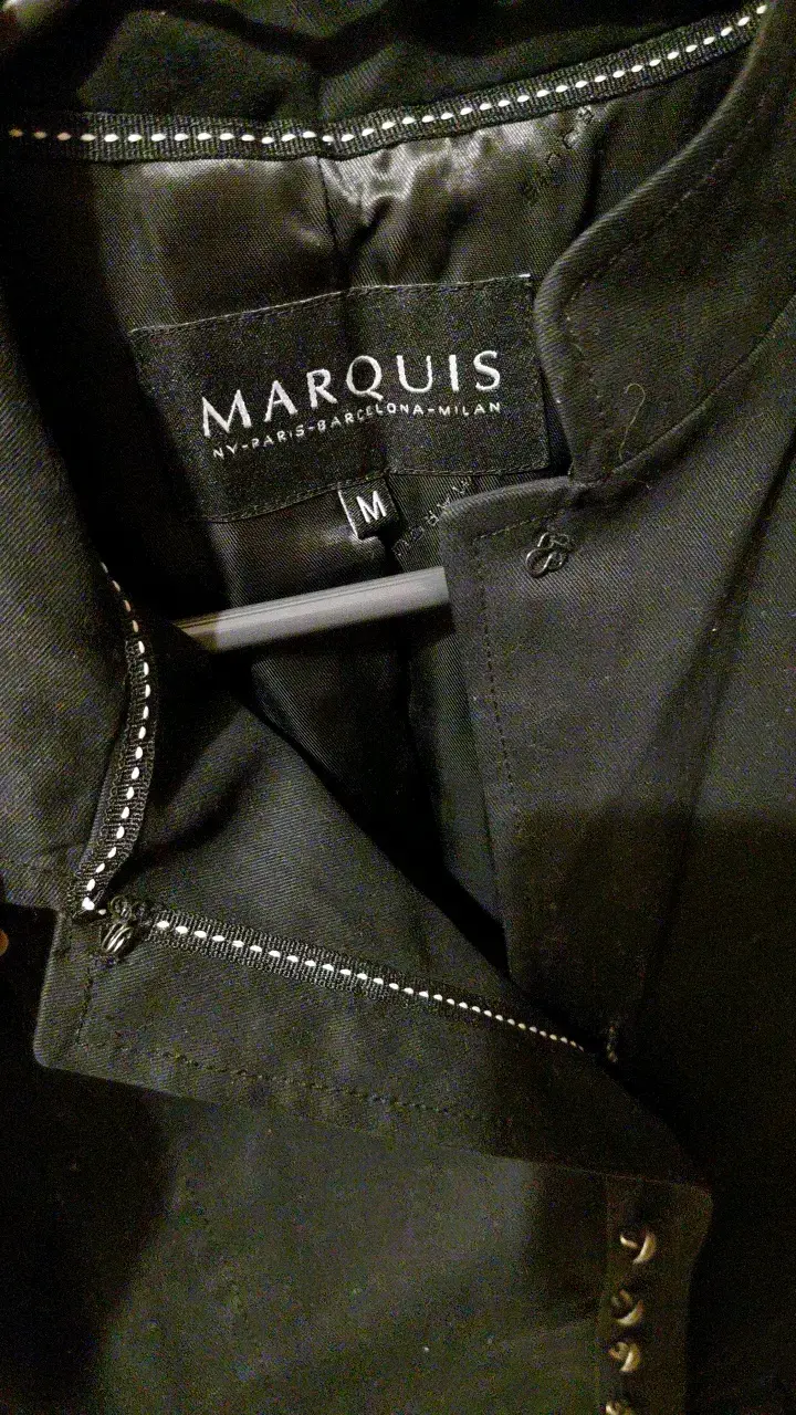 Chaqueta negra de mujer Marquis con botones - 3
