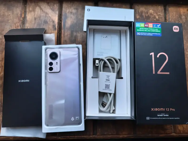 Xiaomi 12 Pro 5G con caja y accesorios - 1