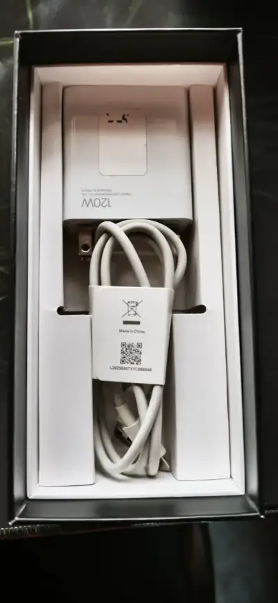 Xiaomi 12 Pro 5G con caja y accesorios - miniatura 3