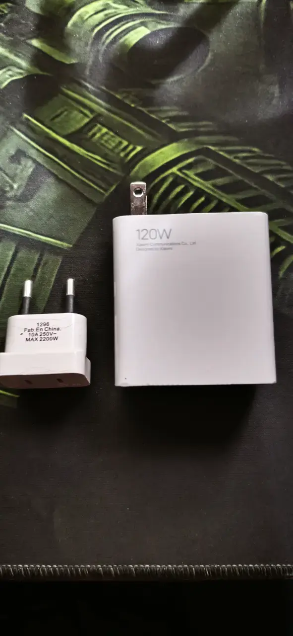 Xiaomi 12 Pro 5G con caja y accesorios - 5