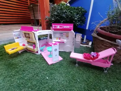 Ambulancia de Barbie - miniatura 3