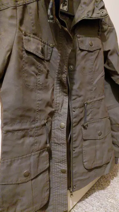 Chaqueta de mujer color verde militarcon bolsillos - miniatura 4
