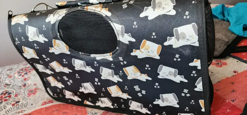 Transportadora de mascotas con diseño de perritos - 1