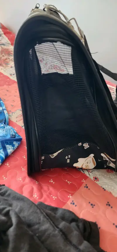Transportadora de mascotas con diseño de perritos - miniatura 2