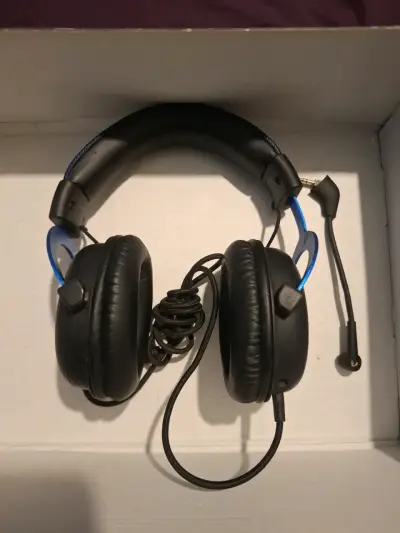 Audífonos HyperX para PlayStation con micrófono - miniatura 1